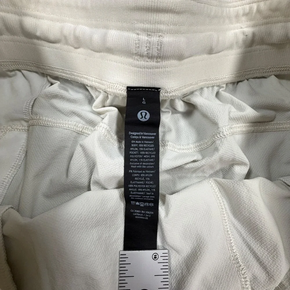 Lululemon License to Train Shorts Mens Large Bone Off White 5 Inch Inseam 0590